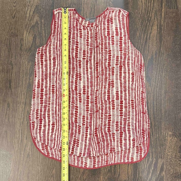 VINCE 100% SILK BUTTON UP SIDE SLITS HI LOW HEM CREW NECK TOP SLEEVELESS SIZE M - Picture 2 of 9